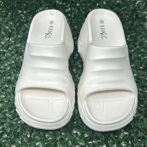 Rouge Helium wedge sandals